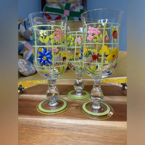 Three hand painted wine glasses - Picture 3 of 4